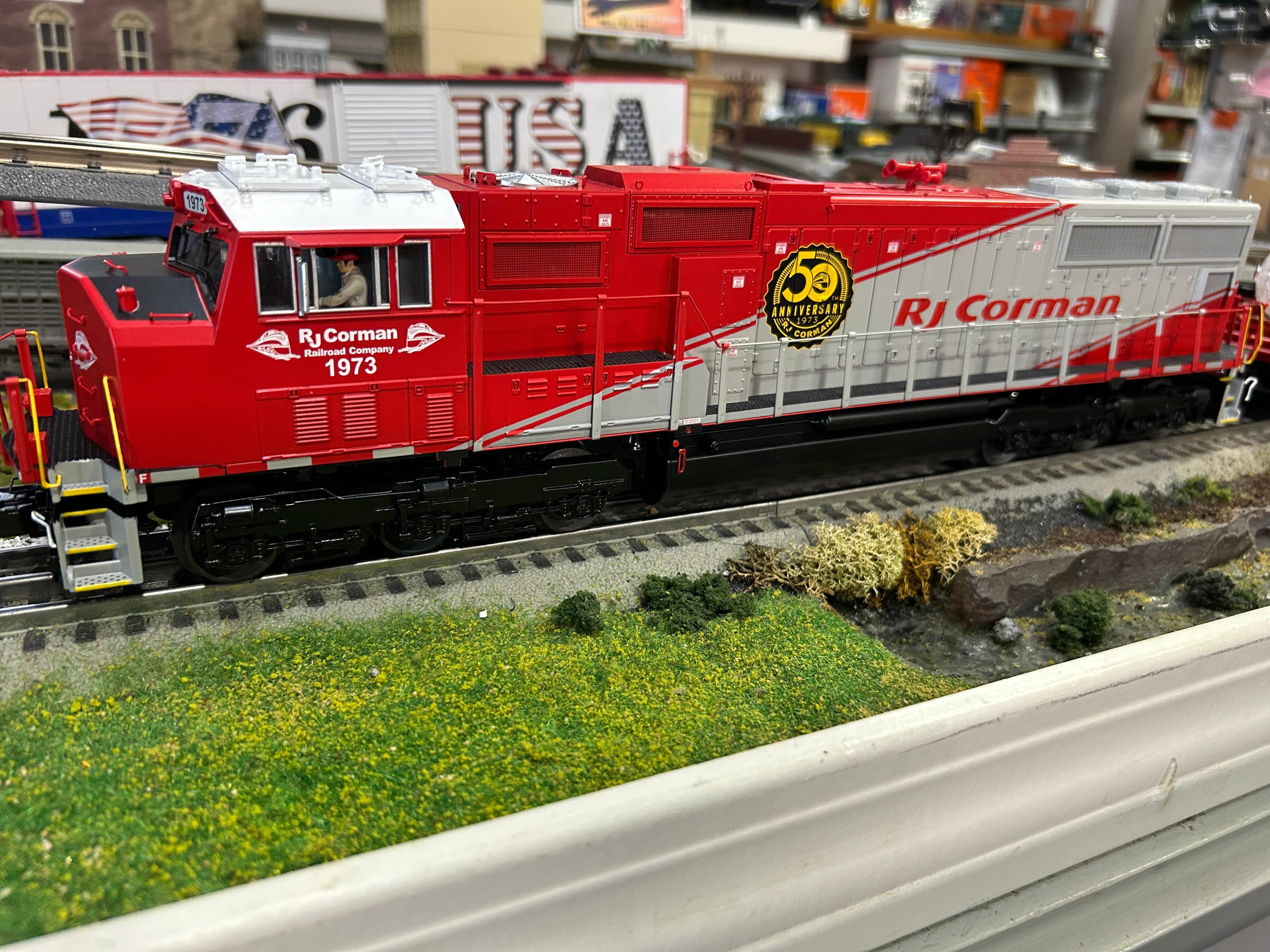 O RJ CORMAN 2023 PREMIER SD70MAC LOCOMOTIVE